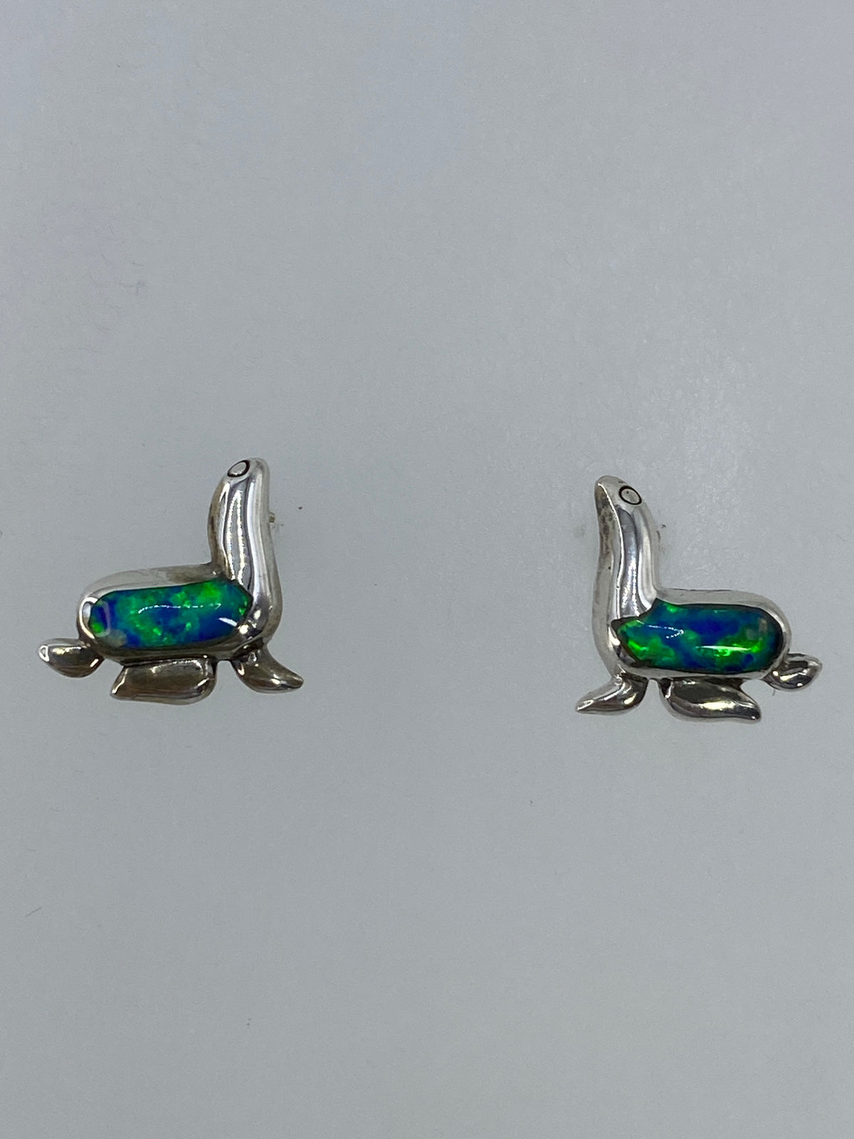 Detalle del ópalo de fuego engastado en plata 925