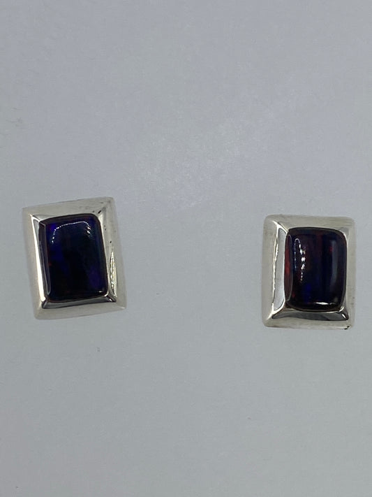 Par de aretes de plata con ópalo de fuego multicolor, tonalidades naranja y rojo