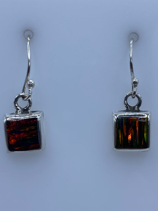 Par de aretes de plata 925 con ópalo de fuego multicolor que brilla en rojo y naranja