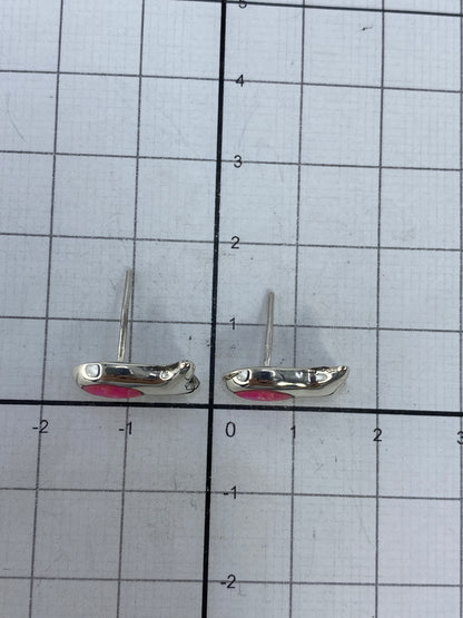 Aretes sobre fondo blanco con el Quinto 925 visible en la base