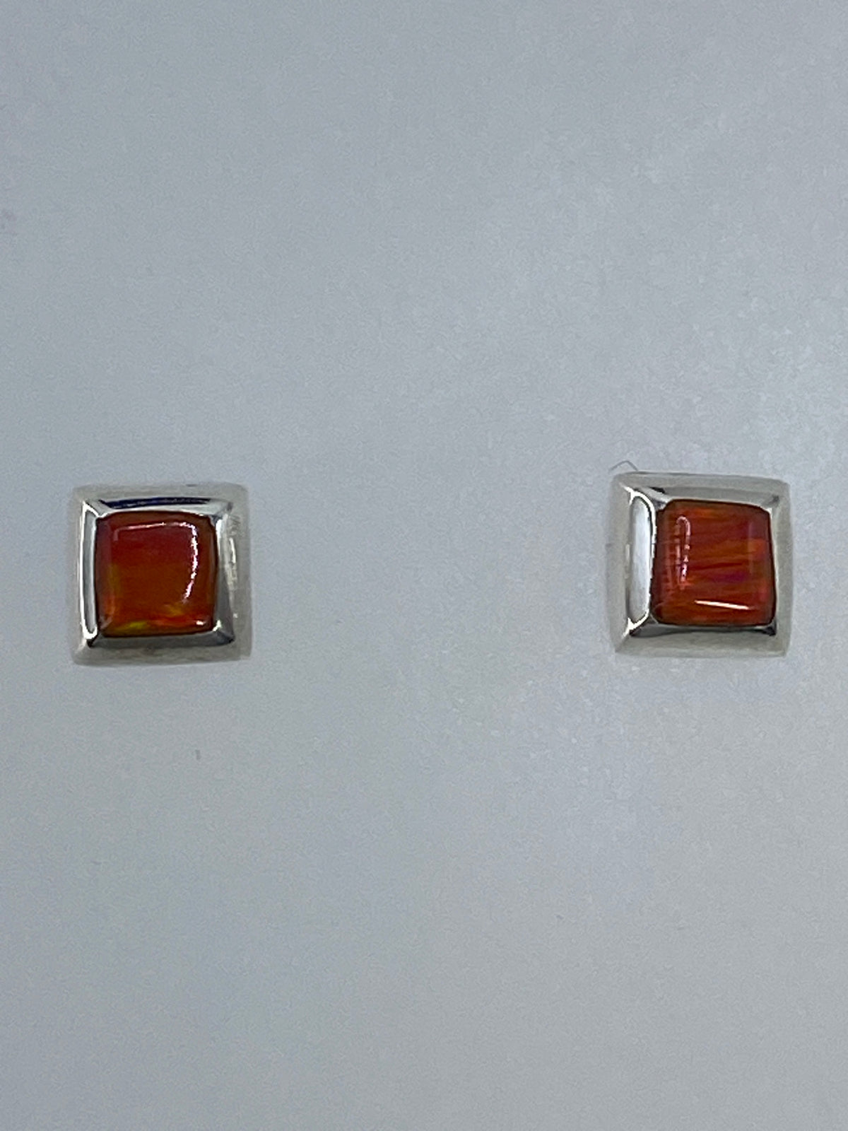 Pareja de aretes de plata 925 con ópalo de Fuego naranja, engastados a mano
