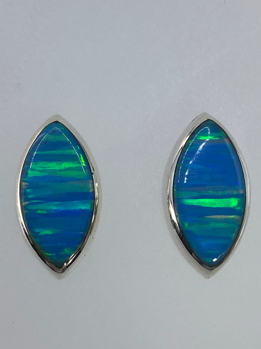Par de aretes de plata con Ópalo de Fuego verde limón engastado