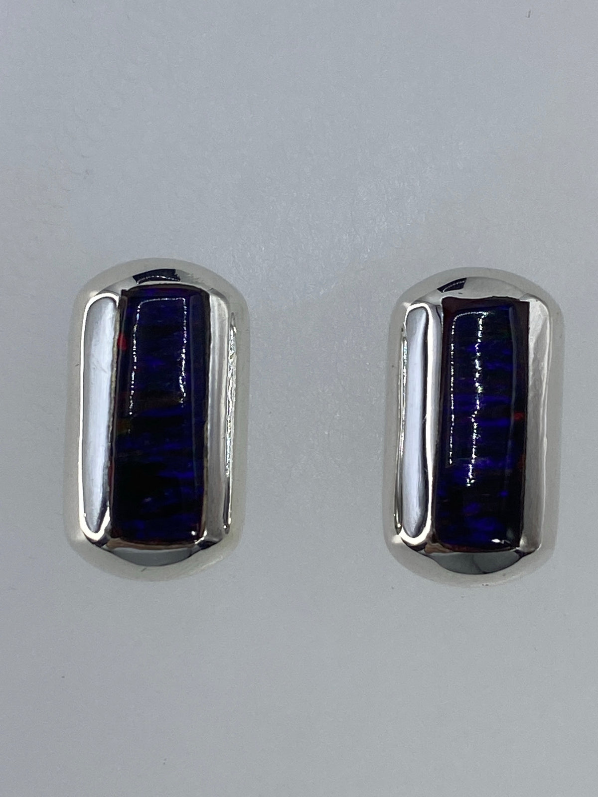 Aretes de plata 925 con ópalo de fuego multicolor en tonos verdes y rojos