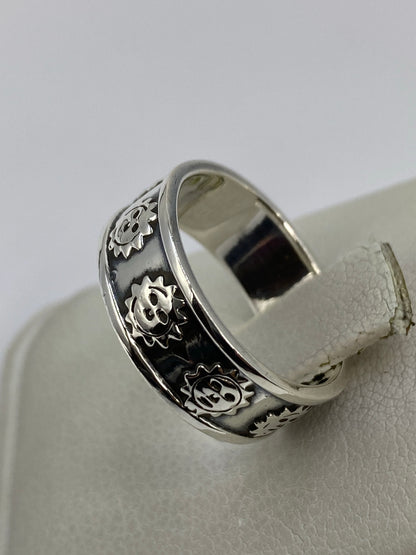 Detalle del interior del anillo con marca 925 MEXICO