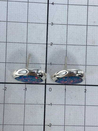 Reverso de los aretes mostrando el Quinto 925 grabado en la plata