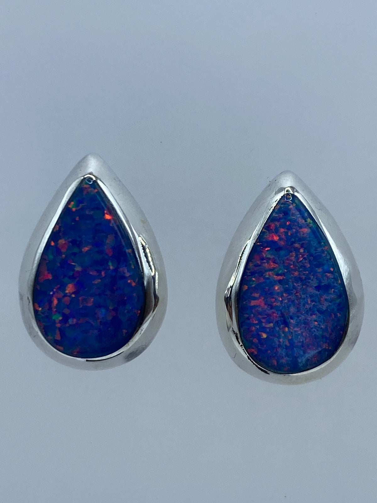 Par de aretes de plata 925 con Ópalo de Fuego azul engastado a mano