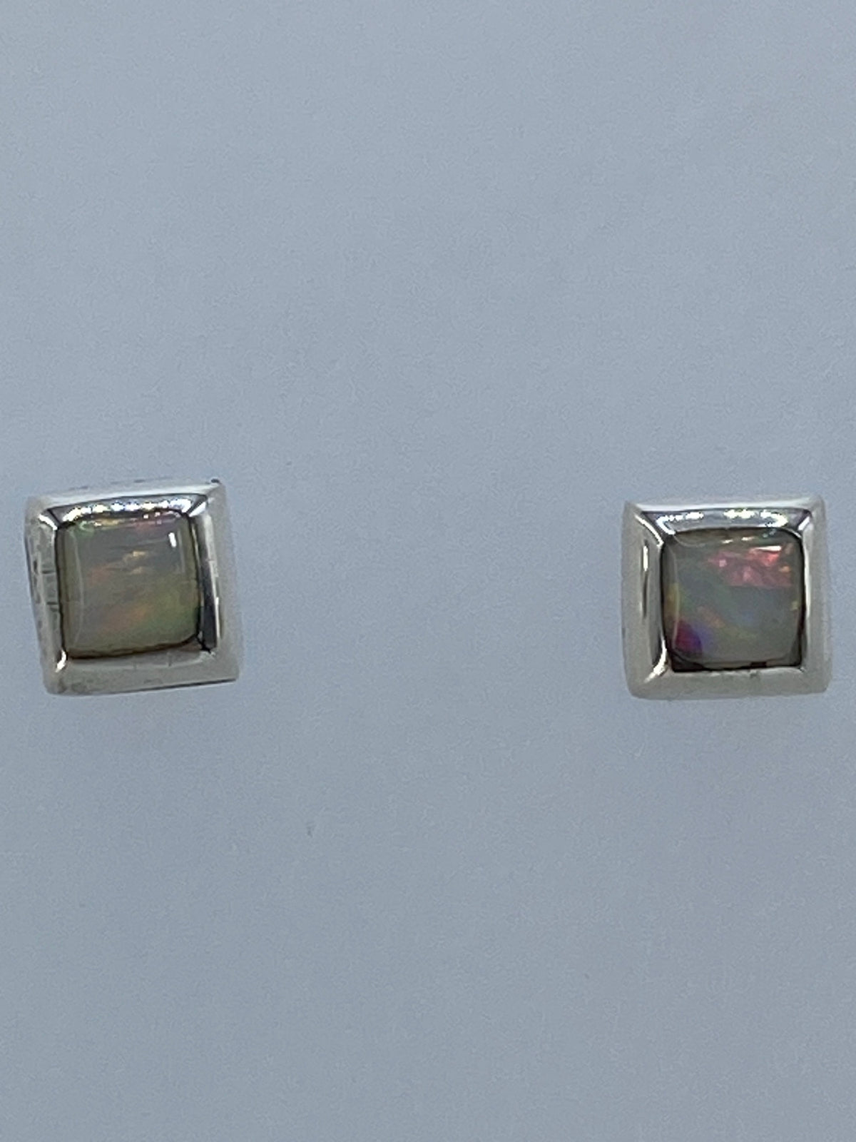 Aretes de plata 925 con piedra natural ópalo de fuego, vista lateral