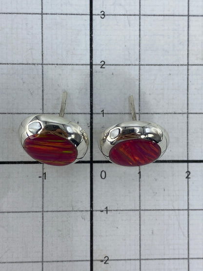 Reverso de los aretes con el Quinto 925 visible en la herradura de plata