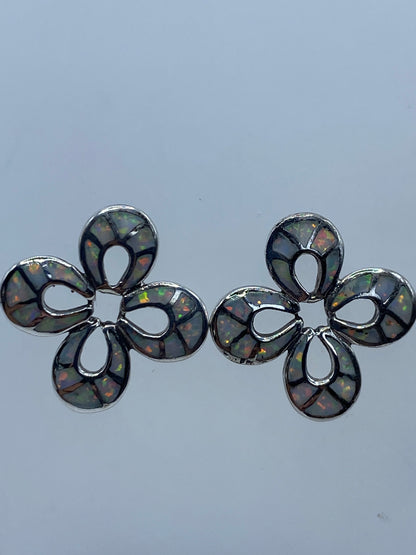 Aretes de plata con ópalo de fuego multicolor, diseño floral de Taxco en par