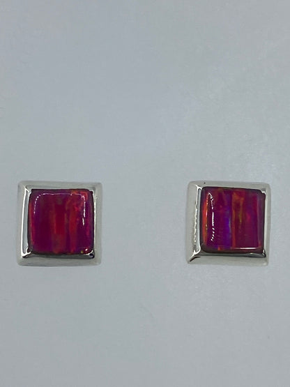 Par de aretes de plata con ópalo de fuego rosa, tamaño pequeño y delicado