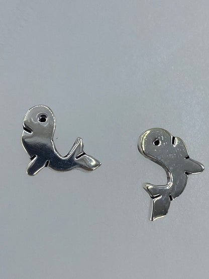 Detalle del cartoneado 3D en cada arete de plata