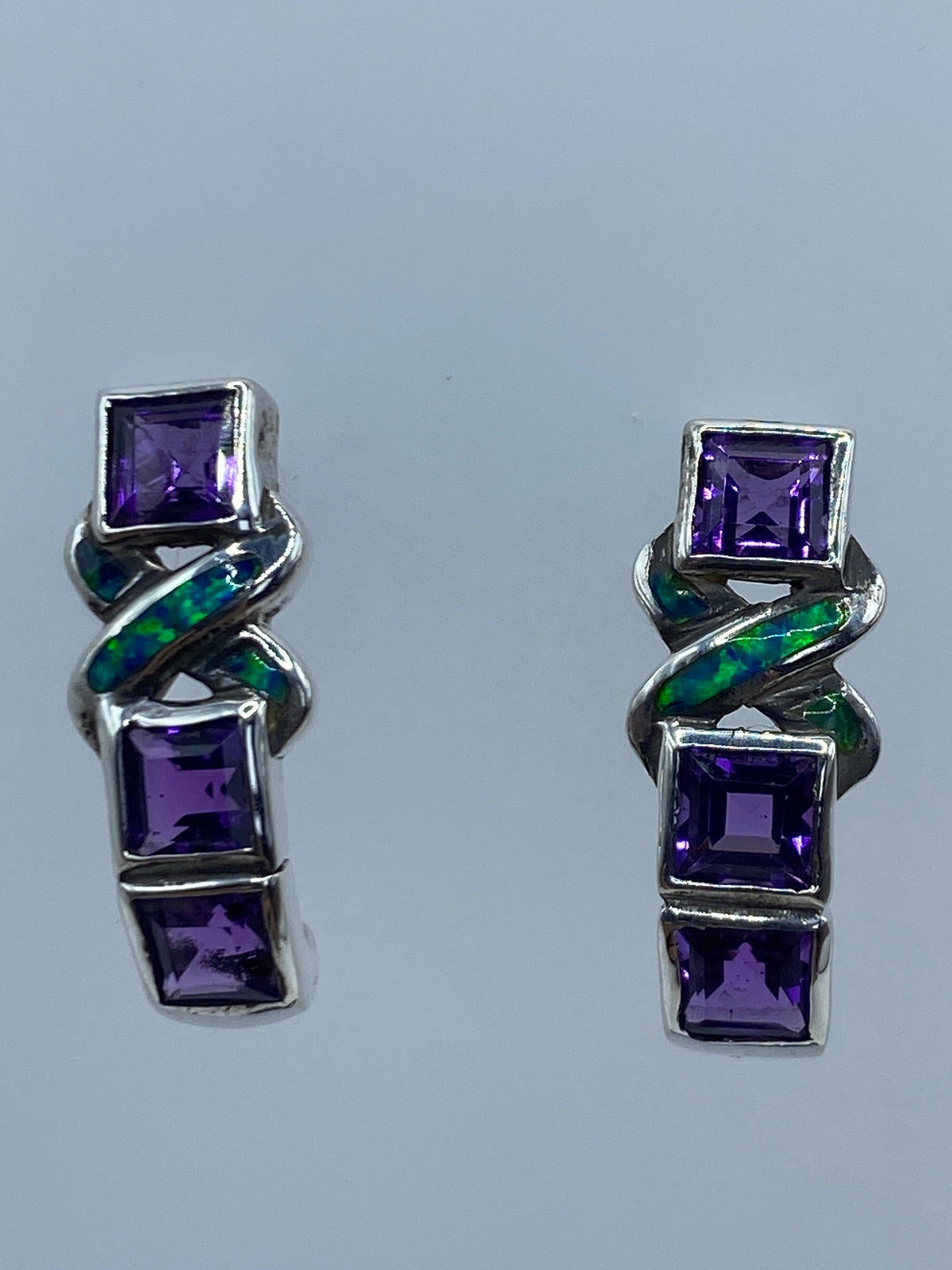 Par de aretes de plata 925 con ópalo de fuego azul engastado, 2 cm de largo