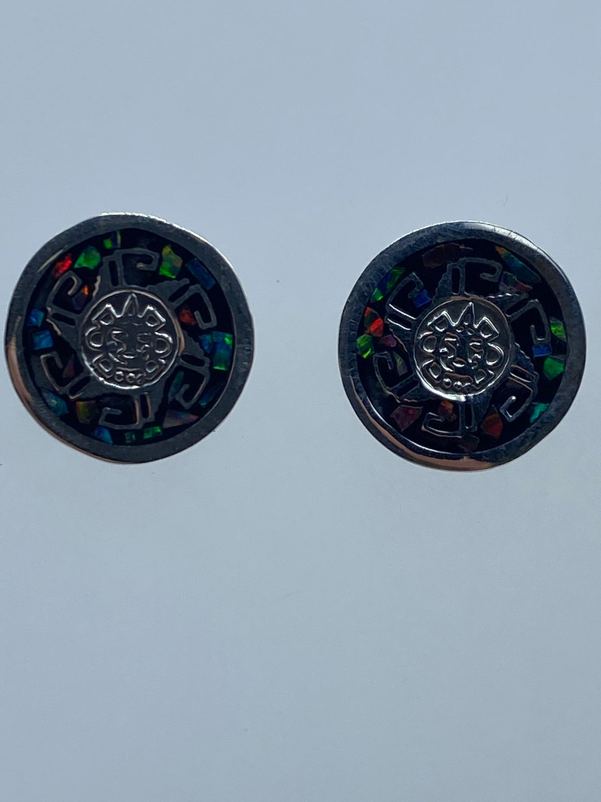 Aretes de plata 925 con ópalo de fuego multicolor, diseño circular prehispánico