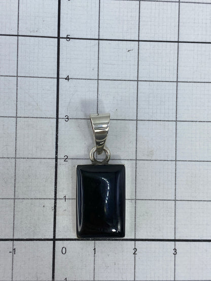 Dije de 3 cm sobre patrón de medida en centímetros