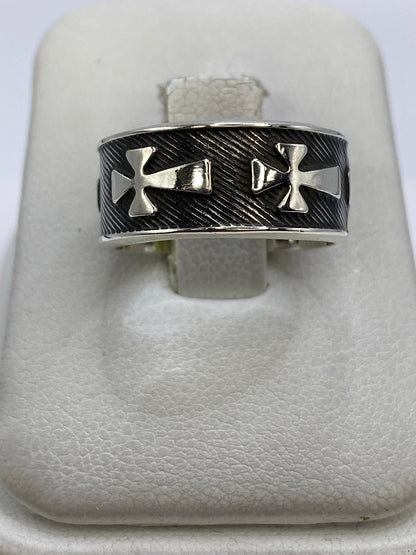 Anillo de plata 925 repujado con cruces religiosas talladas a mano