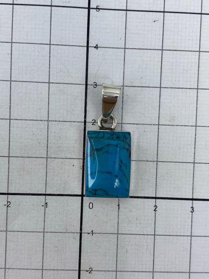 Marca de Quinto 950 grabada en la plata del reverso del dije