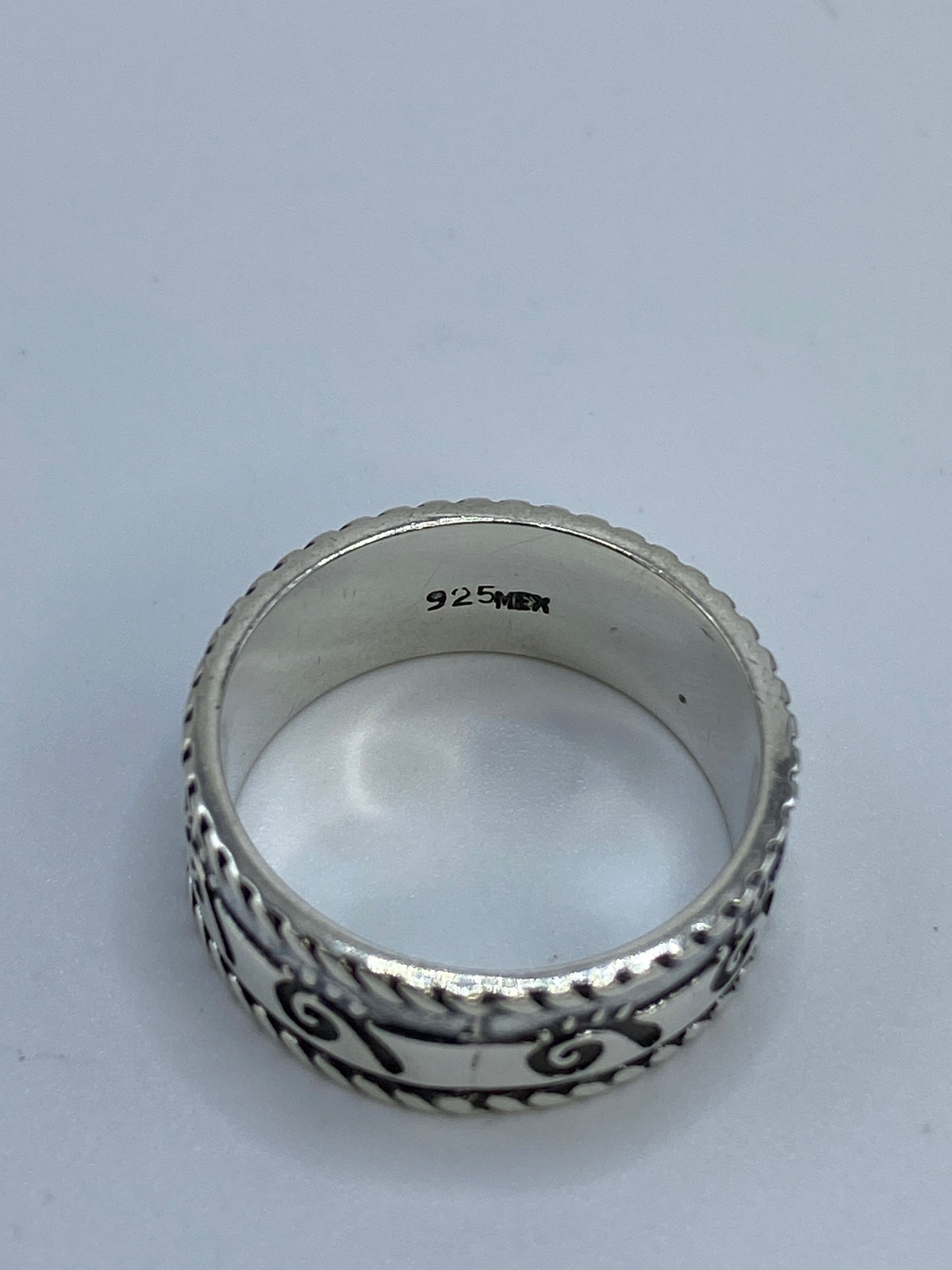 Marca interna del anillo con Quinto 925 y artesanía de Taxco