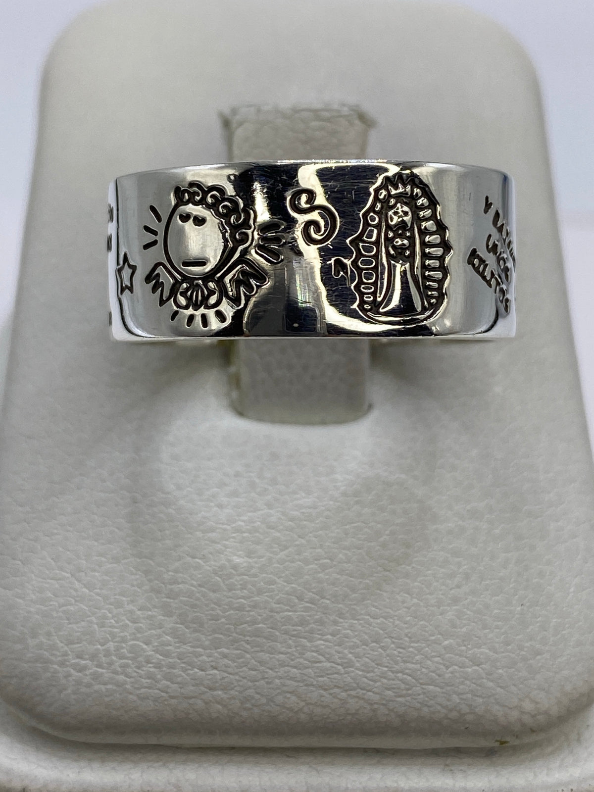 Anillo de plata 925 con grabado de motivos prehispánicos aztecas en banda ancha