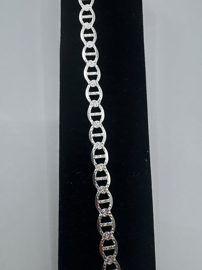 Pulsera de eslabón medida con regla, largo 19 cm, grosor 8 mm de eslabón