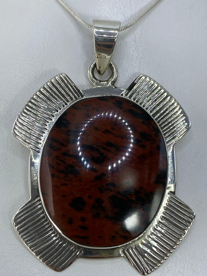 Dije floral de plata 950 con piedra cafe natural en cadena de plata, vista frontal