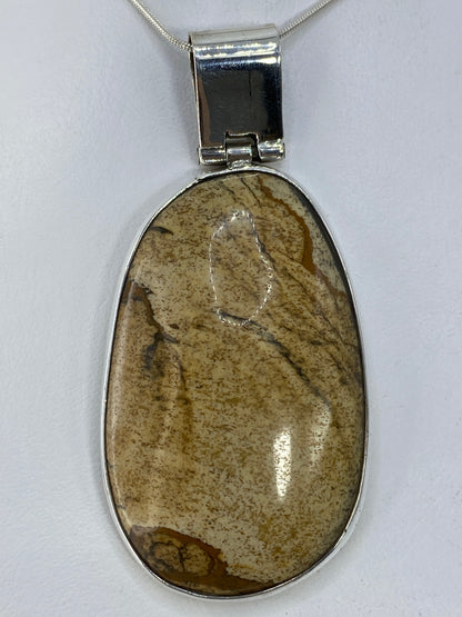 Dije de plata 925 con piedra natural café engastada a mano, largo 6.8 cm