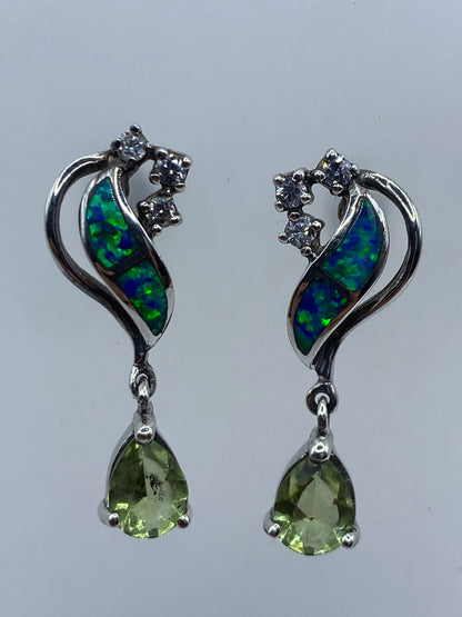 Par de aretes de plata con ópalo de fuego azul, engastados a mano, colgantes de 3 cm