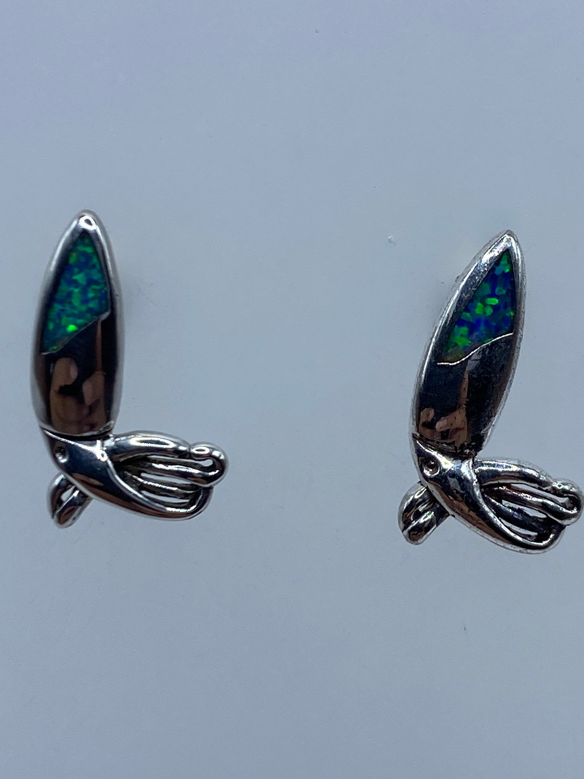 Par de aretes de plata 925 con ópalo de fuego azul engastados a mano