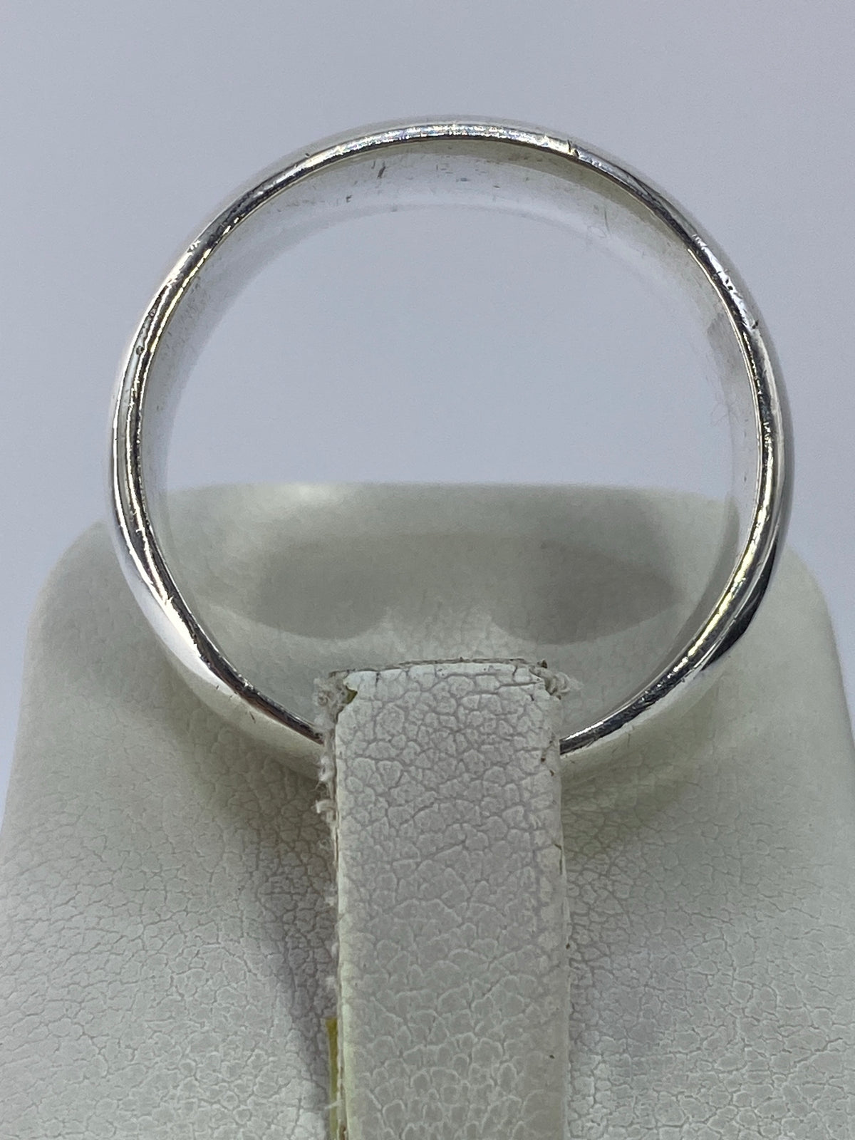 Detalle interior del anillo con marca de autenticidad 925