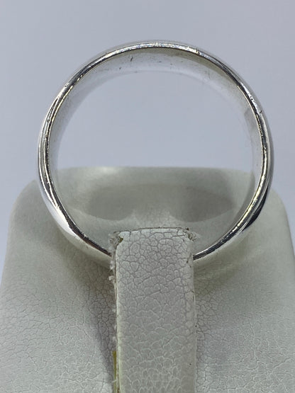 Detalle interior del anillo con marca de autenticidad 925