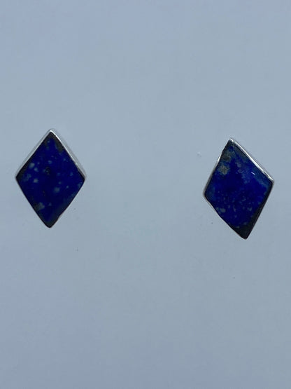 Arete de lapislázuli azul engastado en plata 925 vista de frente