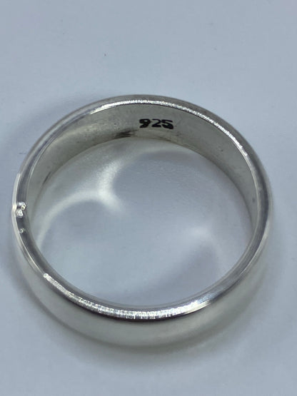 Detalle del interior del anillo con el sello 925 grabado