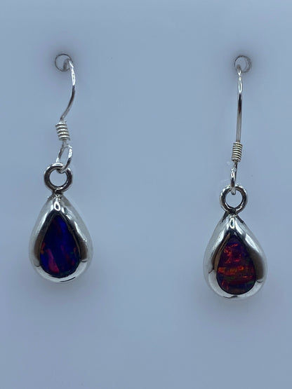 Par de aretes de plata con ópalo de fuego multicolor, tonos anaranjados y rojos, con gancho de plata