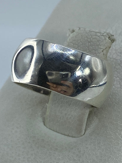 Detalle del interior del anillo mostrando el Quinto 925 grabado