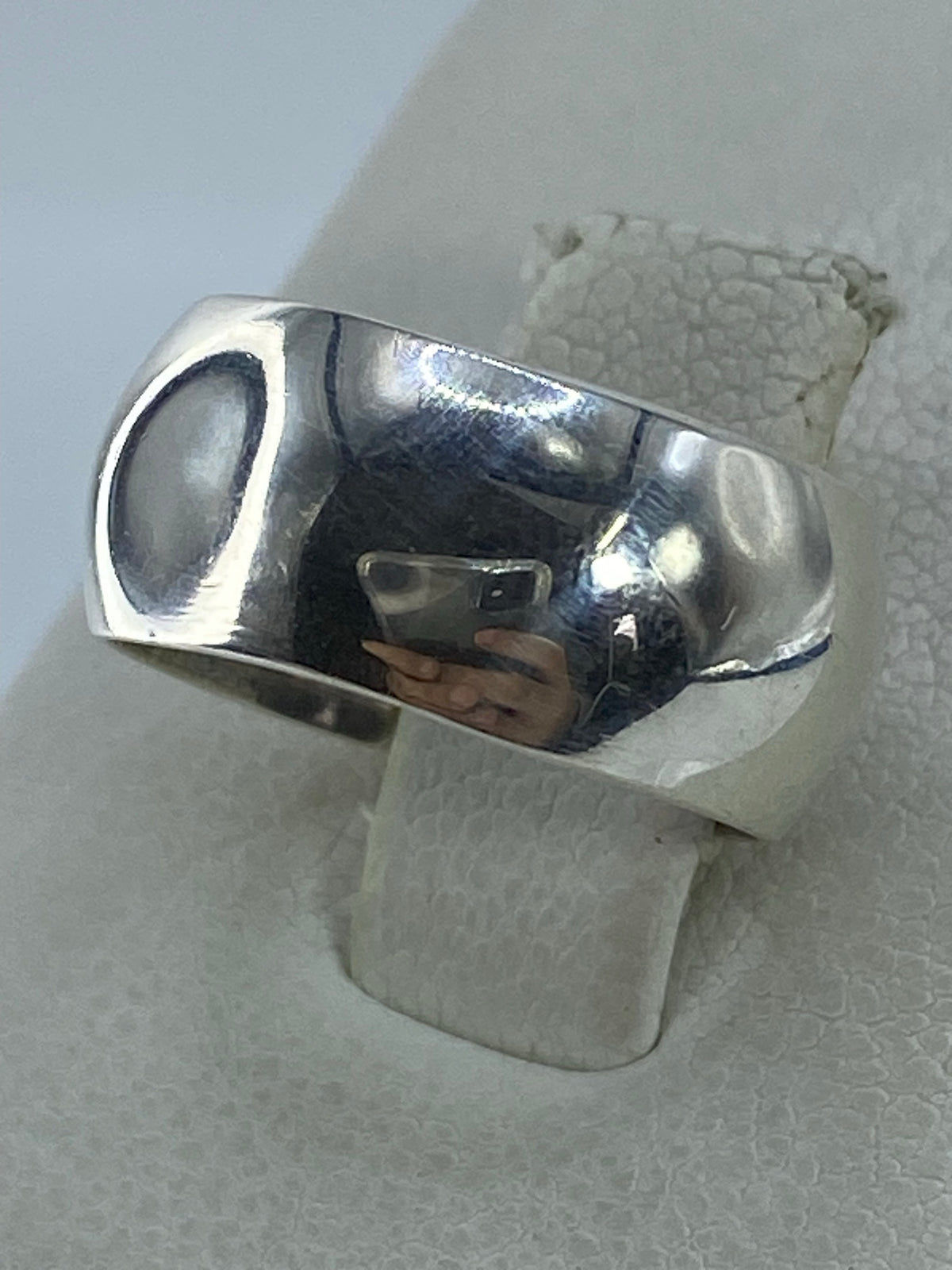 Anillo de plata con marca 925 en el interior