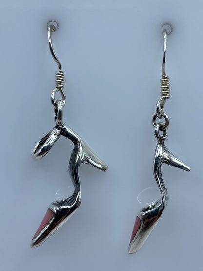 Detalle de la incrustación de coral rosa en plata 925 de Taxco