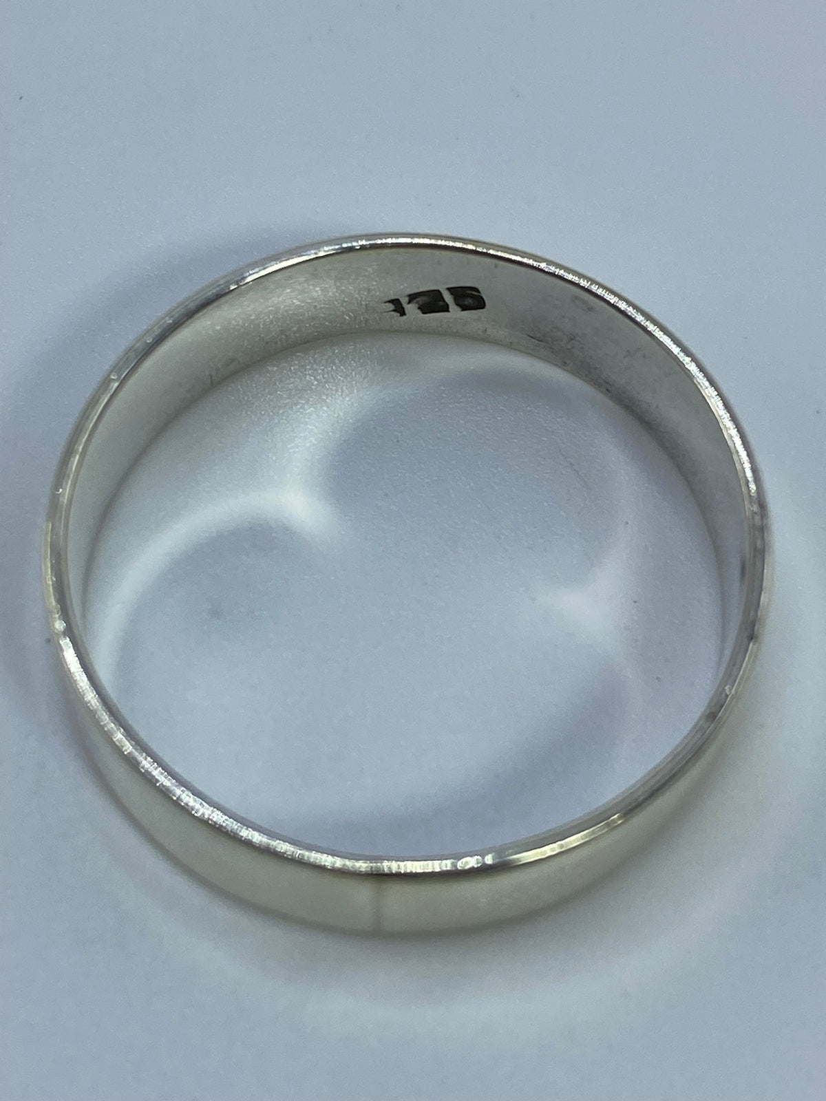 Anillo de plata auténtica con marca 925 en el interior