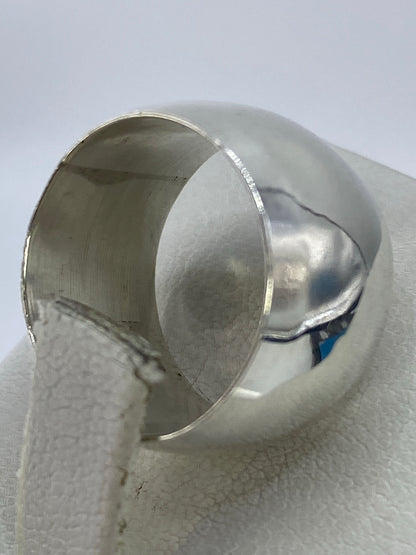 Detalle del interior del anillo mostrando el sello del Quinto 925