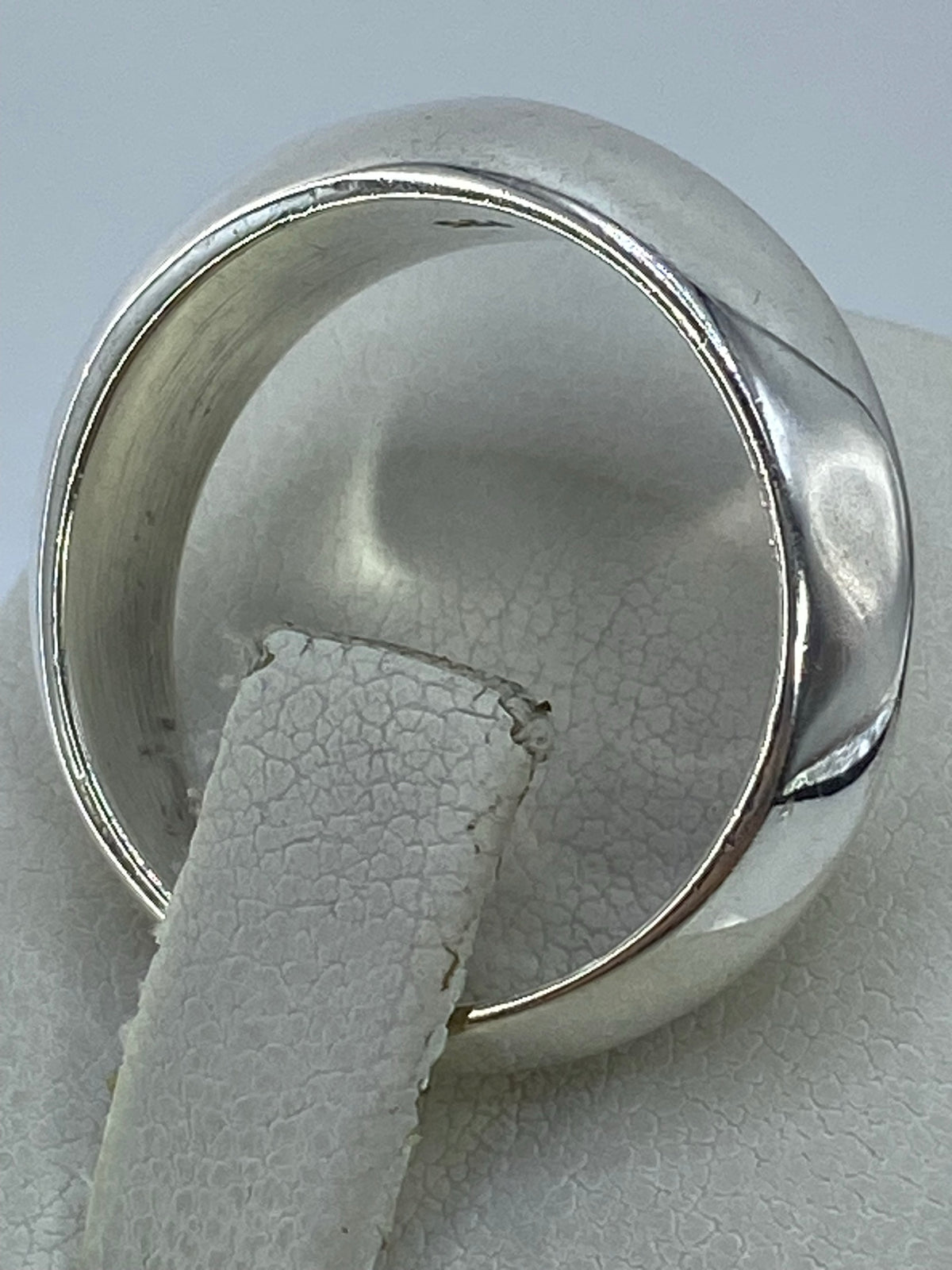 Detalle interior del anillo mostrando el sello 925