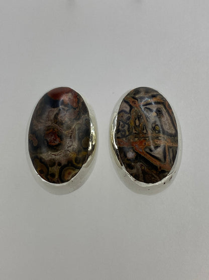 Aretes de plata 925 con piedra ágata café, par completo visto de frente