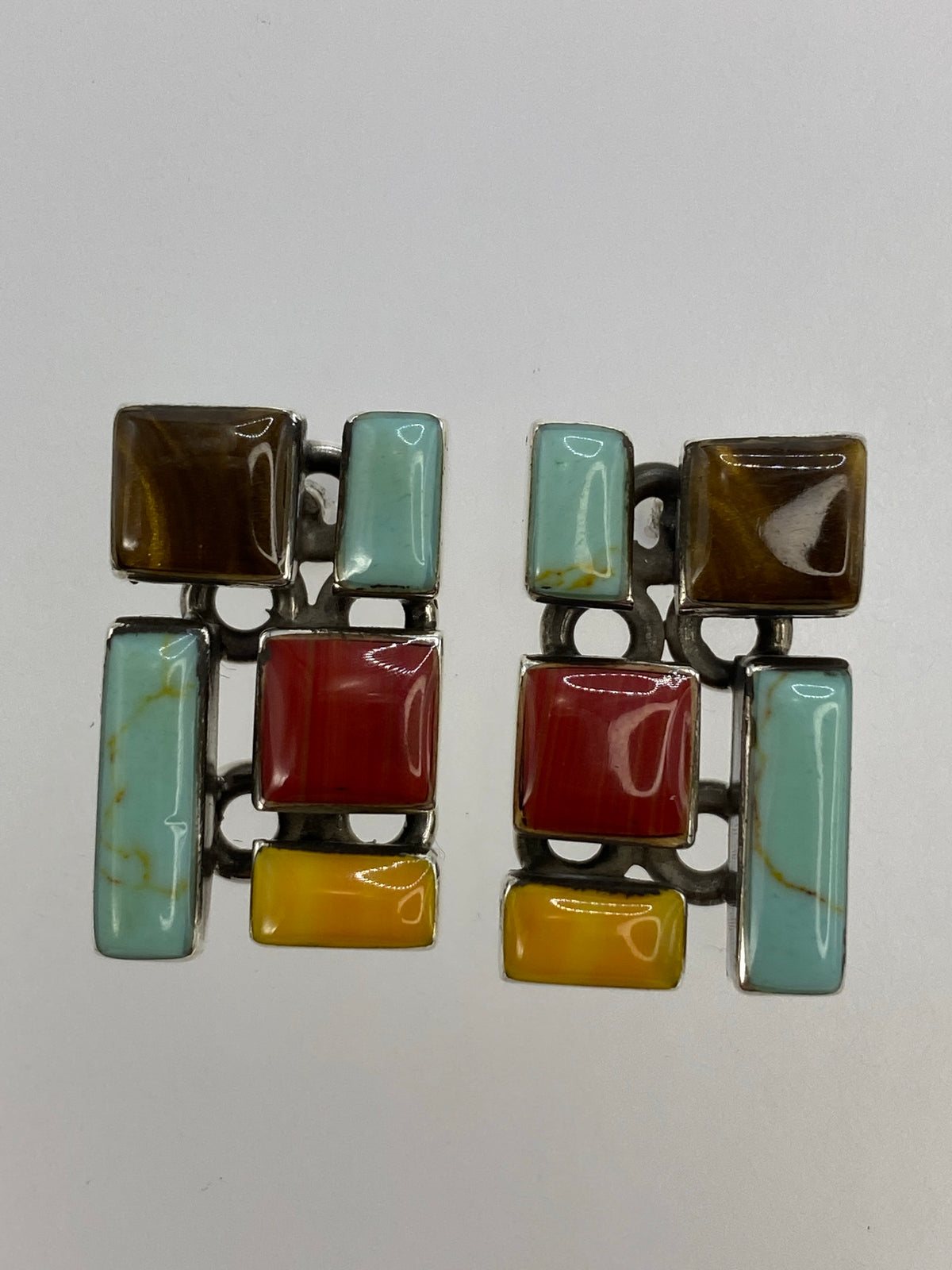 Par de aretes de plata 925 con incrustación de turquesa azul, coral rojo y ojo de tigre multicolor