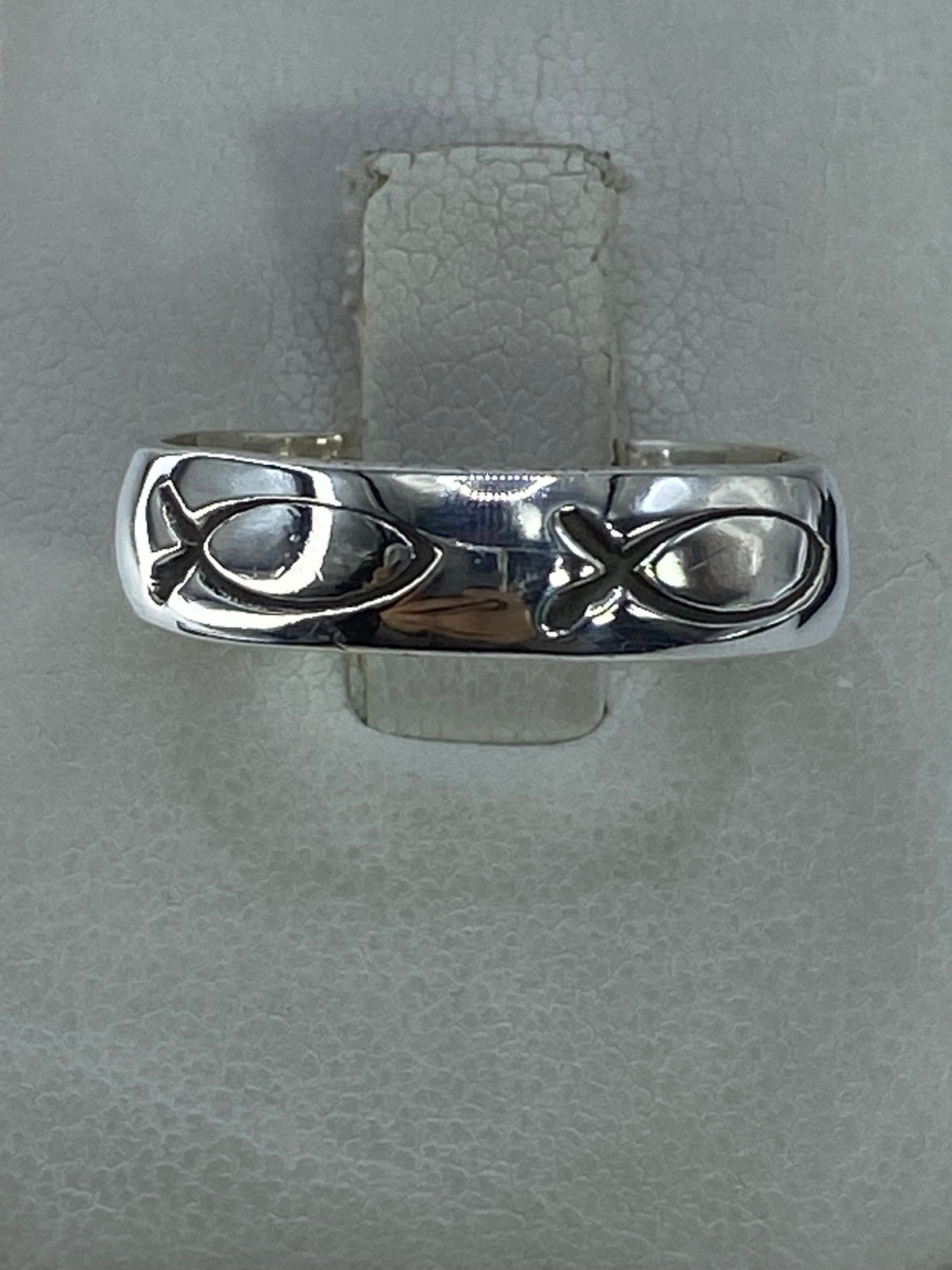 Anillo de plata 925 minimalista con pulido espejo, visto de frente