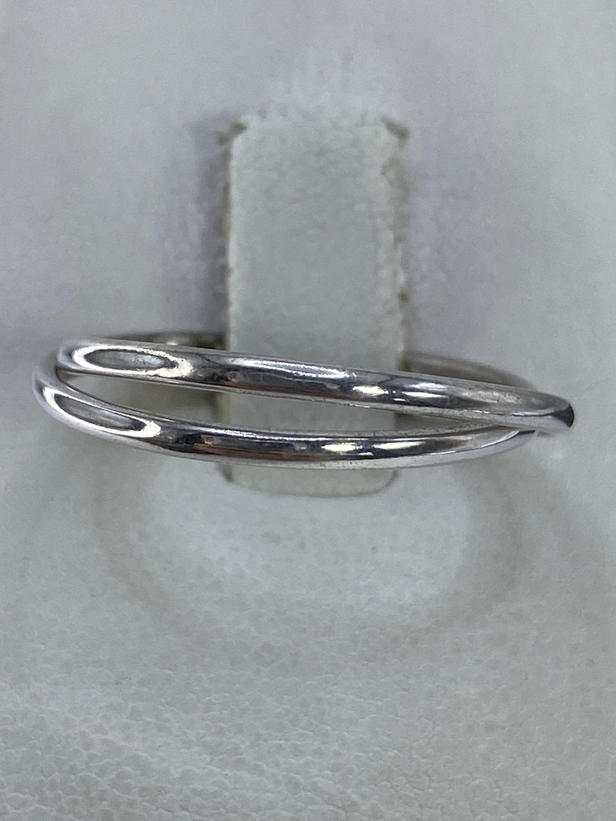 Anillo de plata 925 con dos bandas lisas superpuestas, vista frontal