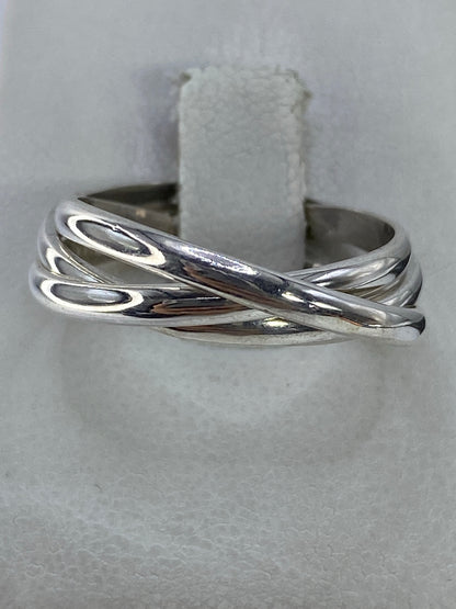 Anillo de plata 925 con tres bandas entrelazadas visto desde arriba