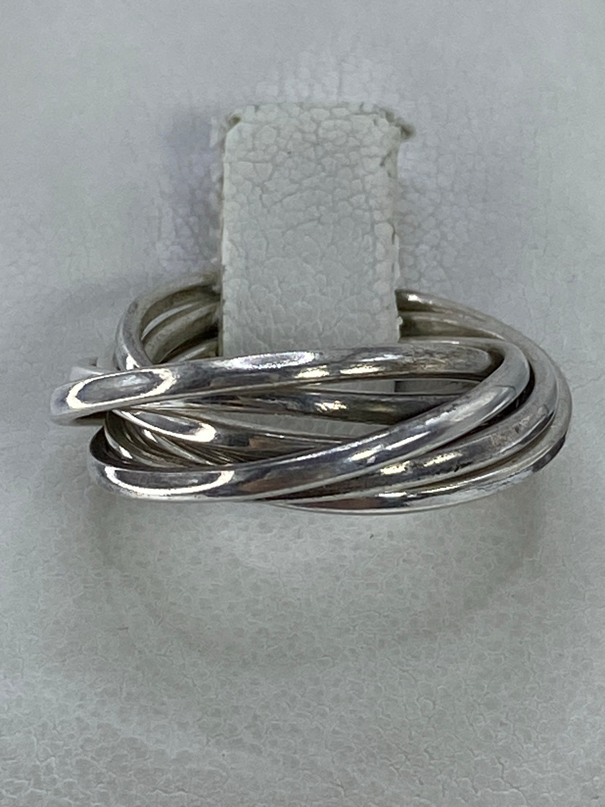 Anillo semanario de plata 925 con bandas entrelazadas pulidas, vista superior