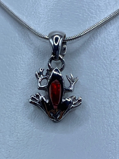 Dije rana de plata 925 con ópalo de fuego rosa colgando de cadena de serpentina