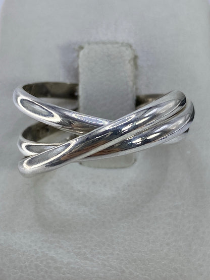Anillo de plata 925 con 3 bandas entrelazadas visto desde arriba