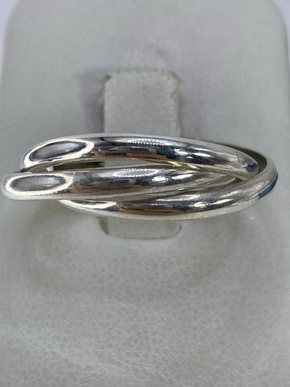 Anillo de plata 925 con 3 bandas entrelazadas en vista frontal
