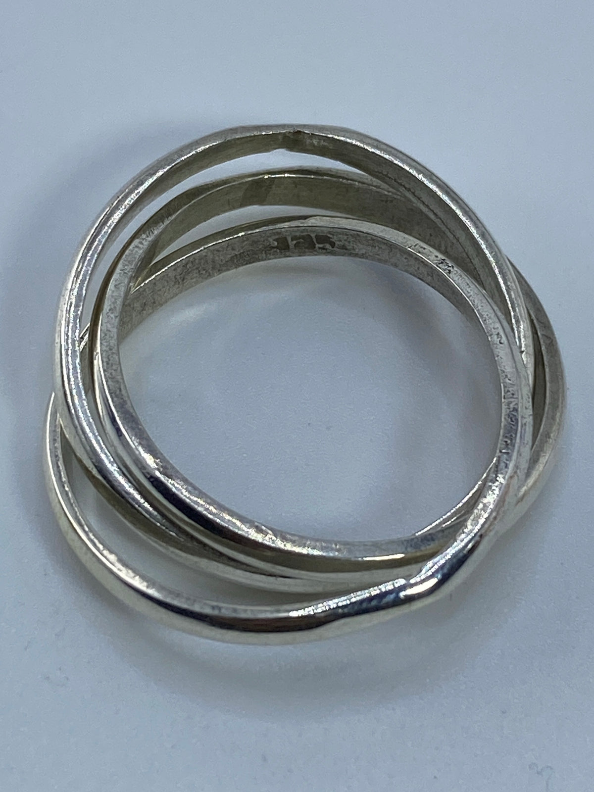 Anillo de 3 bandas pulido en plata pura reflectante
