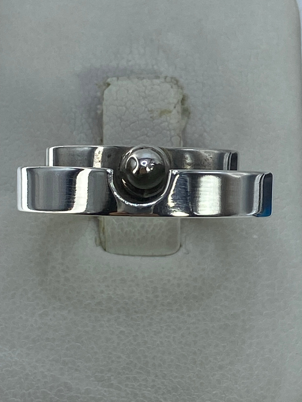Anillo de plata 925 minimalista con acabado pulido visto de arriba