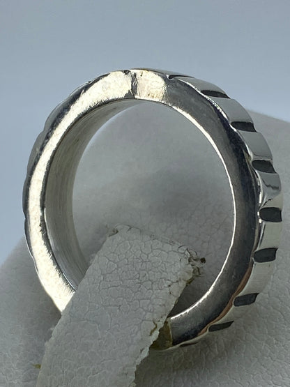 Detalle del interior del anillo mostrando el sello 925